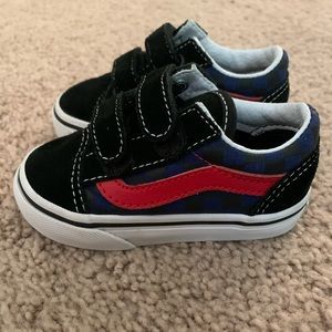 Vans old skool Velcro sneaker. Size 5.
